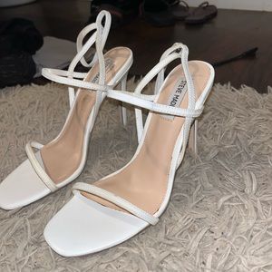 White Steve Madden heels lightly used Nectur